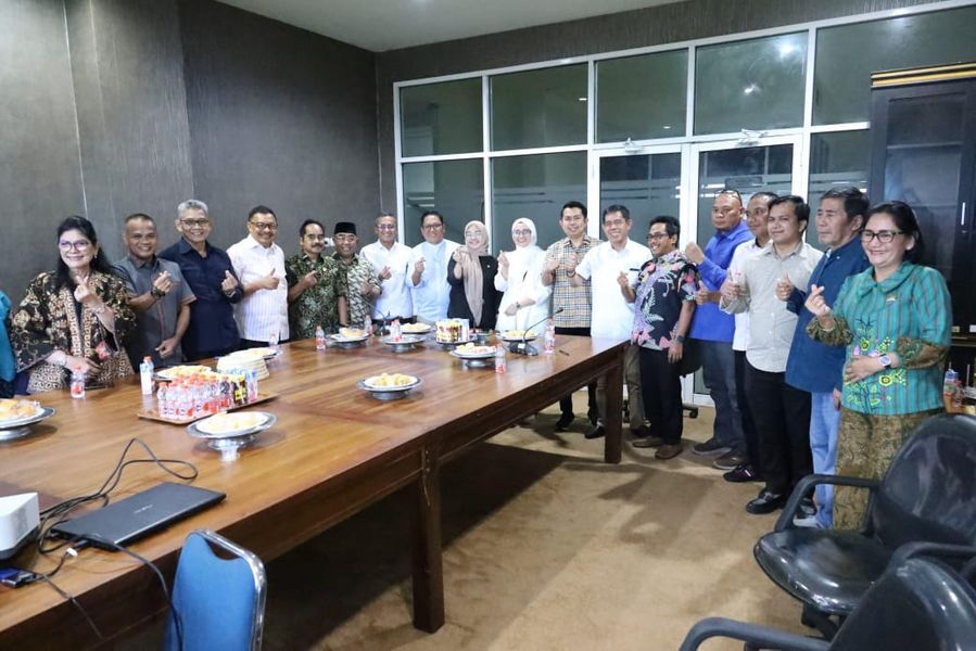 IST
KUNJUNGAN--Komisi B DPRD Provinsi Sulawesi Selatan melakukan kunjungan ke Kantor DPRD Kabupaten Bulukumba, Jumat (13/6).
