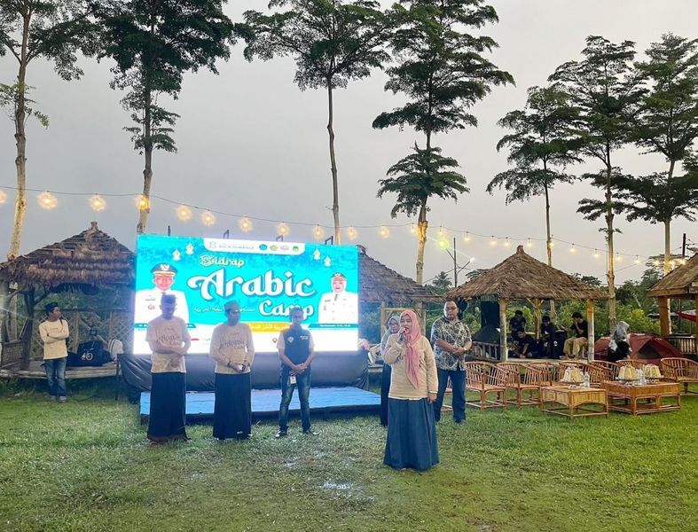 IST
SAMBUTAN--Wakil Bupati Sidrap Nurkanaah memberikan sambutan pada Sidrap Arabic Camp 2025 di Desa Talumae
