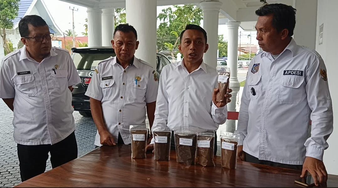 IST
MENINJAU--Bupati Sidrap, H. Syaharuddin Alrif, meninjau langsung perkembangan komoditas Kopi Robusta yang digagas Pemerintah Kabupaten Sidenreng Rappang di Desa Cendrana, Kecamatan Panca Lautang
