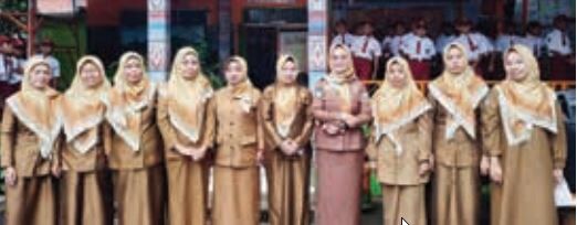 IST
ADIWIYATA NASIONAL-Kepala sekolah bersama guru-guru UPT SPF SDN KIP Bara-baraya II 
siap menuju Adiwiyata Nasional. 
