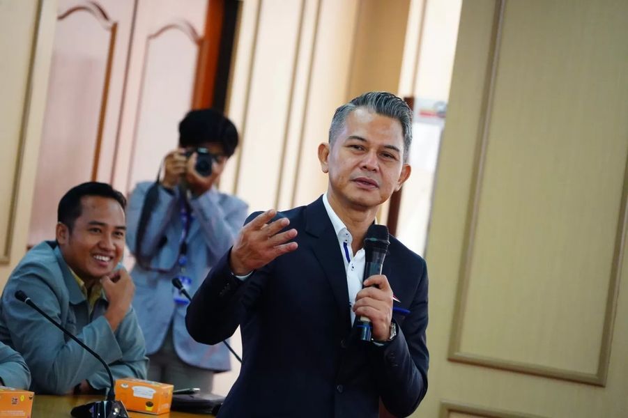 IST
* Andi Januar Jaury Dharwis 

