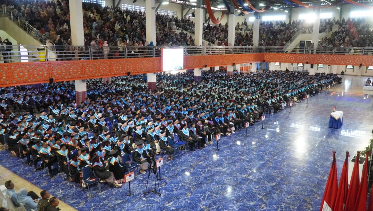 Unismuh Makassar Wisuda 1.376 Lulusan, Hilmy Hafidah Terbaik Satu Tingkat Universitas
