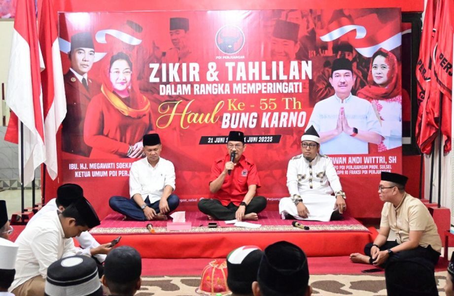 IST
ZIKIR--Ketua DPD PDI Perjuangan Sulsel Andi Ridwan Wittiri menggelar acara zikir dan tahlilan, di Sekretariat DPD PDI Perjuangan Sulsel, Jl. Gunung Bawakaraeng Kota Makassar.
