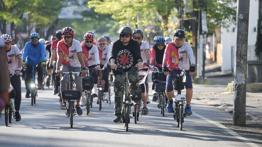 ist
SEPEDA--Wali Kota Makassar, Munafri Arifuddin menjajal sejumlah rute yang bakal dilintasi para peserta event bergengsi Brompton Day Out (BDO) pada 4-6 Juli 2025 mendatang. Wali kota didampingi Ketua Panitia penyelenggara yang juga Sekkot Makassar, Andi Zulkifly Nanda.
