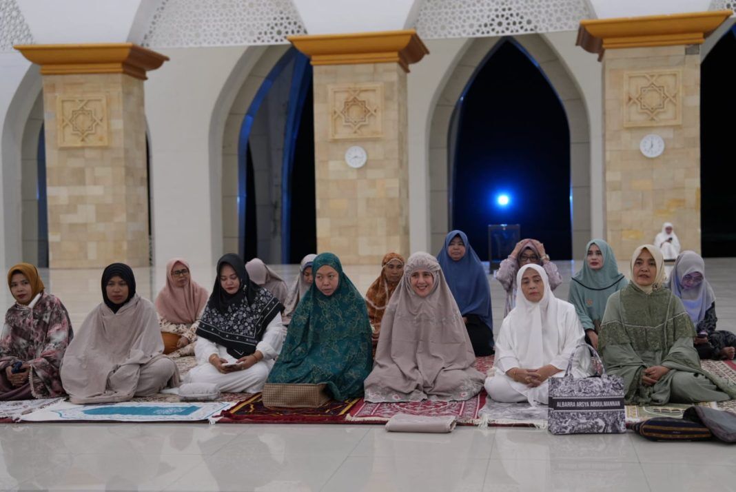 Bupati Sinjai Hadiri Takbir Bersama Sambut Idulfitri 1446 H di Islamic Center