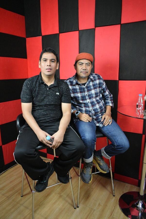 BKM/MUH ANWAR
Daeng Awi (kiri) dan Om Idol Dg Mappuji. 