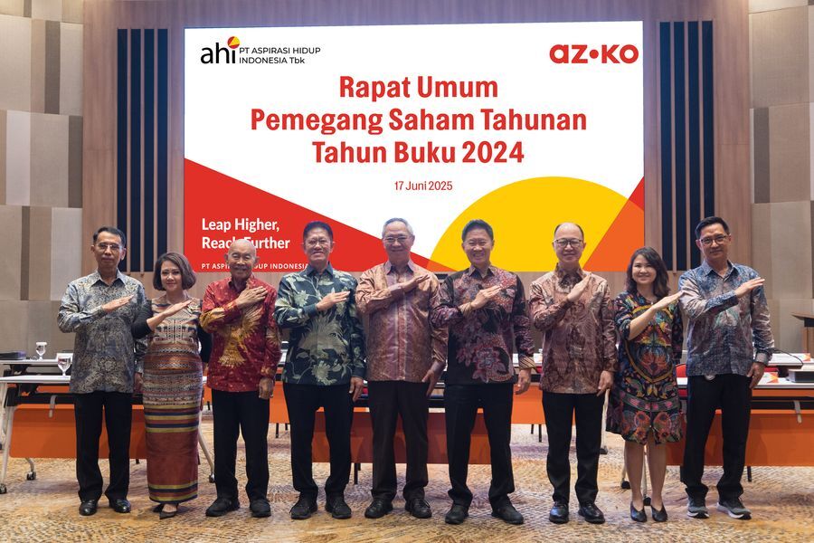 RUPST -- Jajaran Direksi dan Komisaris PT Aspirasi Hidup Indonesia Tbk foto bersama dalam RUPST Tahun Buku 2024
