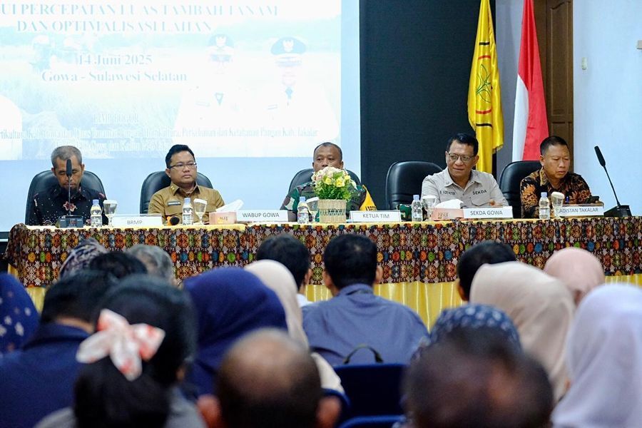 IST
RAKOR -- Wabup Gowa, Darmawangsyah Muin bersama Sekkab Gowa, Andy Azis menghadiri Rakor Swasembada Pangan di BBPP Batangkaluku. 
