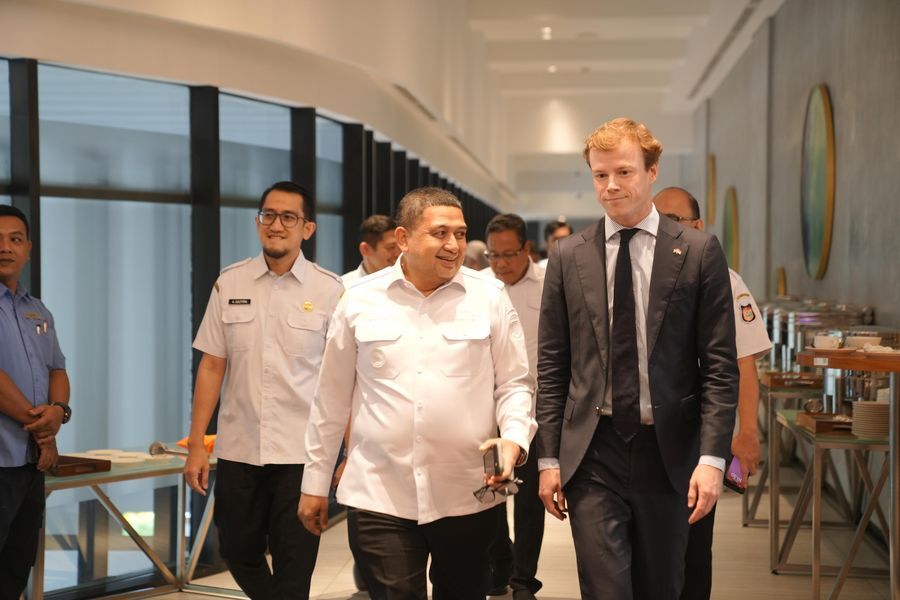 ist
MENJAMU--Wali Kota Makassar, Munafri Arifuddin menjamu delegasi maritim dari Belanda  di kegiatan Indonesia - Netherlands Maritime Business Forum yang digelar di Hotel Hyatt Place Makassar, Rabu (18/6).
