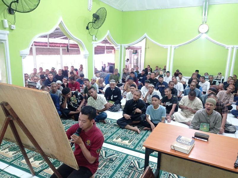 IST
BELAJAR -- Para WBP tetap belajar ilmu keagamaan pada hari libur di akhir pekan sebagai penguatan akhlak bagi mereka. 
