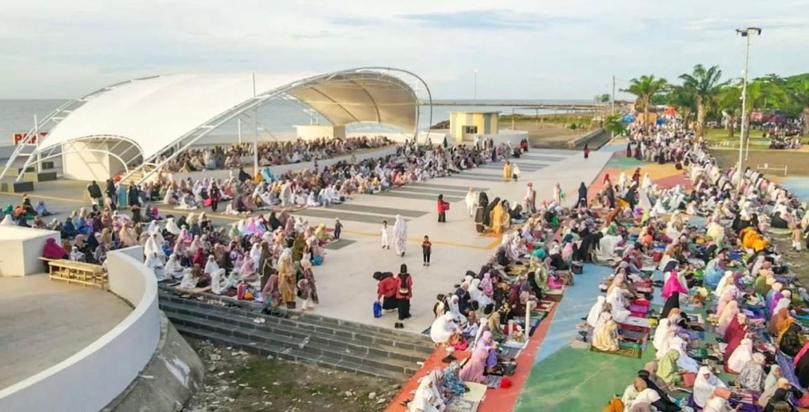 WIFI -- Dinas Komunikasi Informatika (Kominfo) dan Persandian Pemkab Bulukumba kini menyediakan layanan akses WiFi gratis di kawasan wisata Pantai Merpati.

