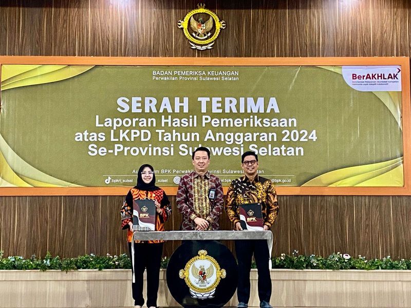 WTP-- Pemkab Bulukumba meraih opini Wajar Tanpa Pengecualian (WTP) atas Hasil Pemeriksaan Laporan Keuangan Tahun Anggaran 2024 oleh Kantor Perwakilan BPK Sulsel di Aula Kantor Perwakilan BPK Sulsel Kamis (5/6). 
