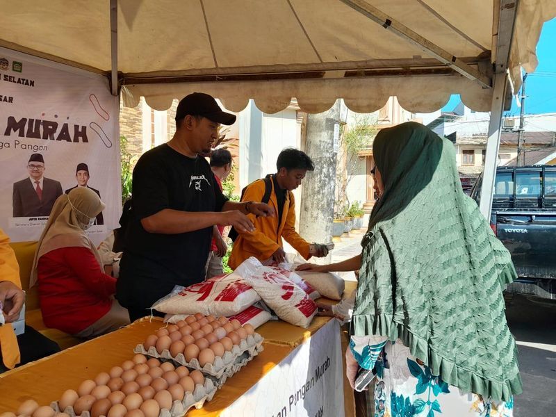 ist
GPM--Dinas Ketahanan Pangan kembali menggelar kegiatan GPM di Jalan Kandea 2, Kecamatan Bontoala.Kegiatan ini dalam upaya mengendalikan harga, serta memudahkan masyarakat dalam mengakses kebutuhan bahan pokok dengan harga terjangkau.
