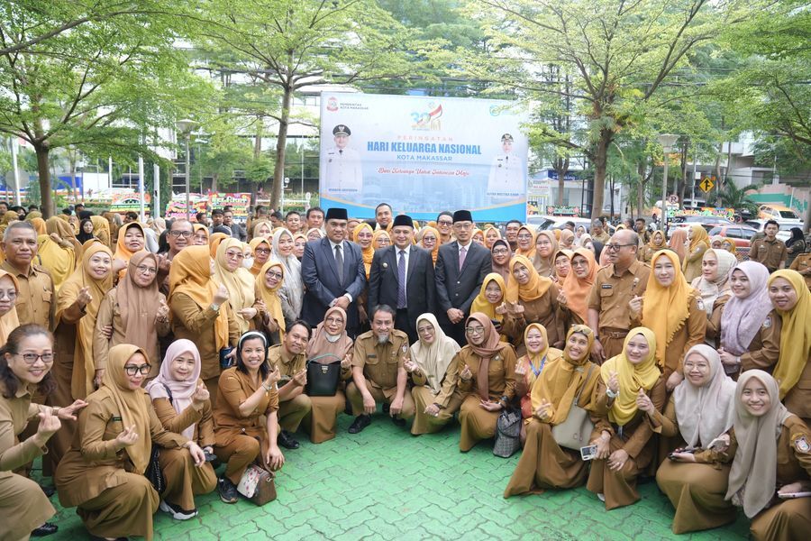 ist
MEMIMPIN--Wali Kota Makassar, Munafri Arifuddin memimpin apel Pemerintah Kota Makassar dalam rangka peringatan Harganas ke-32 Tahun 2025, yang berlangsung di halaman Kantor Balai Kota Makassar, Senin (30/6) pagi.
