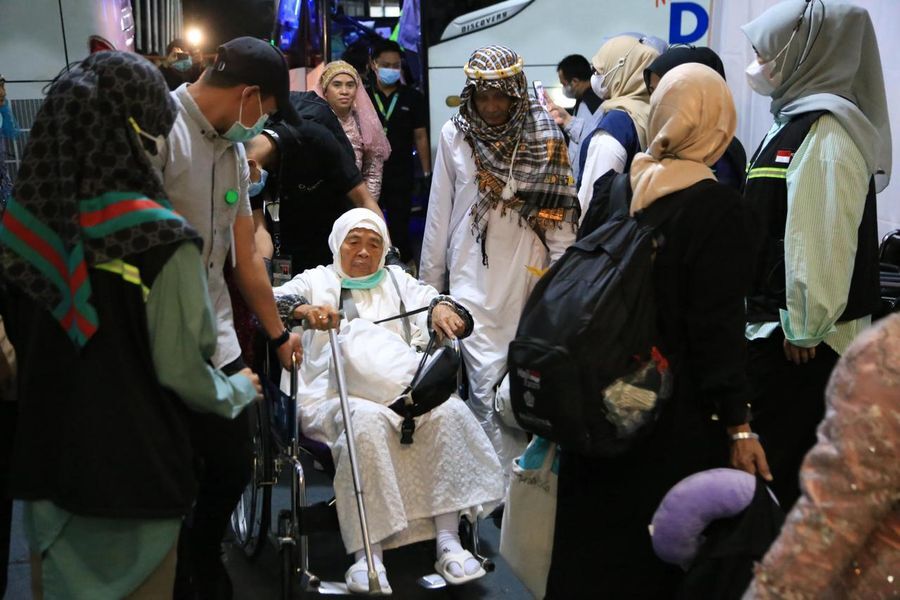 ist
PULANG--Jemaah Haji asal Embarkasi Makassar berangsur-angsur pulang usai melaksanakan ibadah haji di Makkah.Wajah-wajah gembira terlihat diraut muka mereka.Meski begitu ada juga jemaah yang wafat di Makkah.

