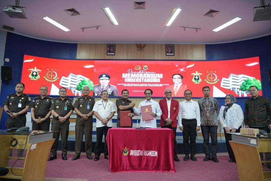 ist
KEJATI--Kejaksaan Tinggi Sulawesi Selatan melakukan  Penandatanganan kerja sama Memorandum Understanding (MoU) dengan Universitas Hasanuddin di Kampus Unhas, Makassar, Senin (23/6).
