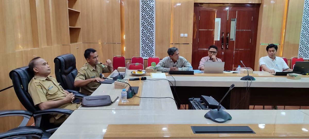 MONEV -- BUMD PT. Luwu Timur Gemilang (Perseroda)  menggelar Rapat Monev sebagai bagian dari upaya meninjau sejauh mana progres dan arah strategis perusahaan milik daerah tersebut di Ruang Rapat Pimpinan Setda Luwu Timur baru-baru ini. 
