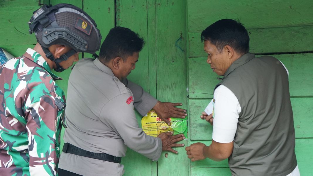 DISEGEL -- Tujuh tempat hiburan malam (THM) di Mangkutana yang selama ini memantik keresahan warga akhirnya resmi disegel
