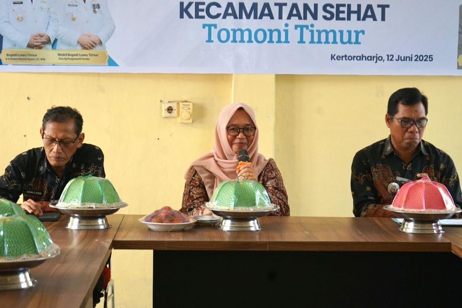 LOMBA --  Wakil Bupati Luwu Timur, Hj. Puspawati Husler sekaligus sebagai Ketua Forum Kabupaten Sehat, secara resmi memulai rangkaian kegiatan lomba penilaian Desa Sehat di Kecamatan Tomoni Timur baru-baru ini. 
