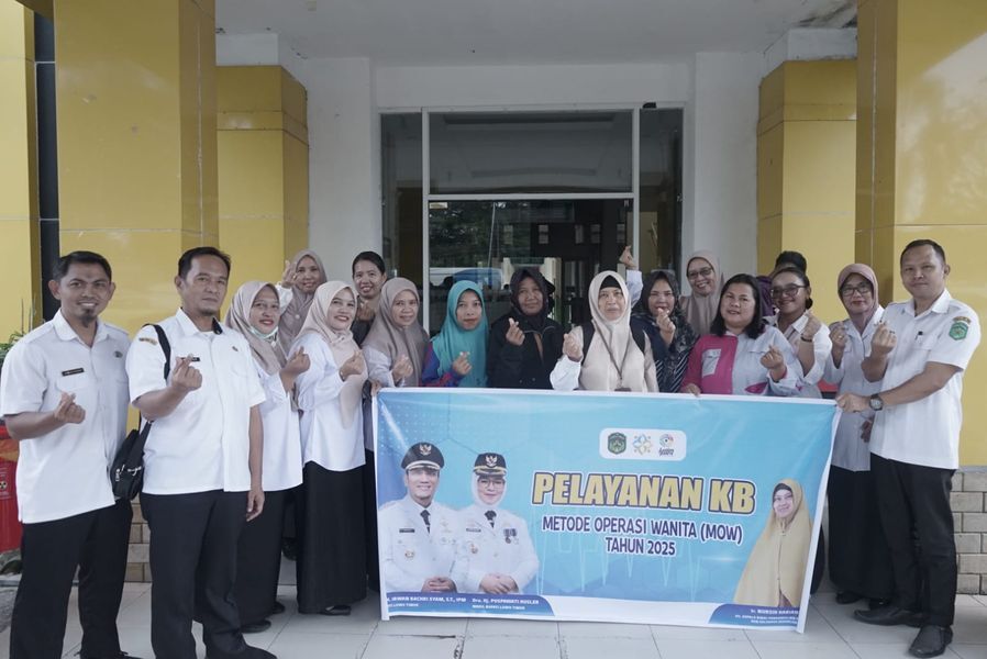 SUKSES -- DPPKB Lutim bersama RS I Lagaligo Wotu sukses melakukan pelayanan KB Metode Operasi Wanita (MOW)/Tubektomi baru-baru ini.
