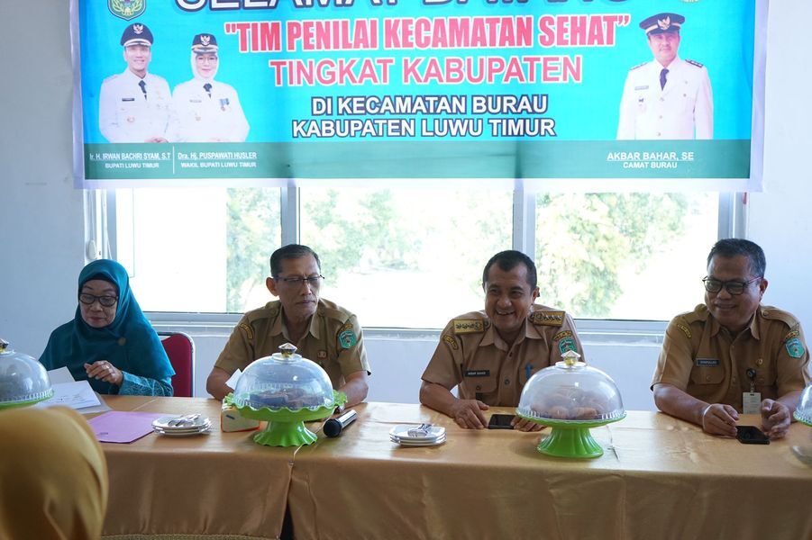 LOMBA DESA -- Kecamatan Burau menjadi titik kunjungan berikutnya dalam rangkaian kegiatan penilaian lomba Desa Sehat yang dilaksanakan oleh Pemkab Luwu Timur di Kantor Camat Burau baru-baru ini. 
