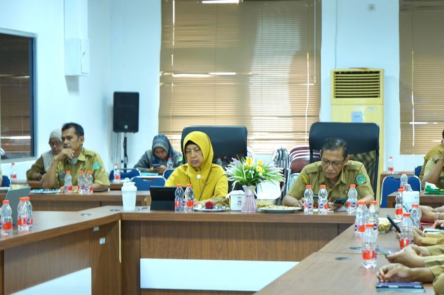 PENILAIAN KINERJA -- Pemkab Lutim mengikuti pembukaan Penilaian Kinerja 8 Aksi Konvergensi Penurunan Stunting yang dilaksanakan secara daring melalui Zoom Meeting baru-baru ini.  