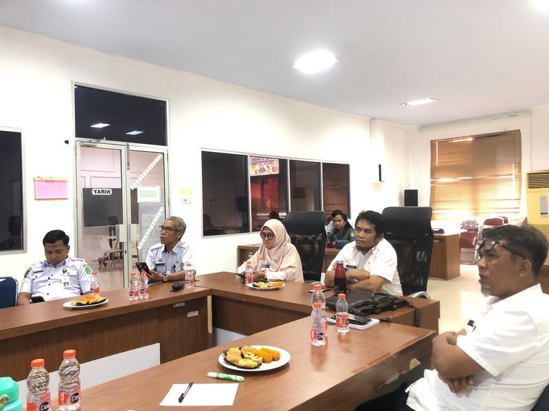 ZOOM MEETING -- Kemendagri menggelar Zoom Meeting Desk Pengisian e-SPM diikuti seluruh pemerintah daerah di Indonesia, termasuk Bagian Tata Pemerintahan Setda Kabupaten Luwu Timur dalam rangka optimalisasi penginputan data SPM pada aplikasi e-SPM Triwulan I Tahun 2025 belum lama ini. 