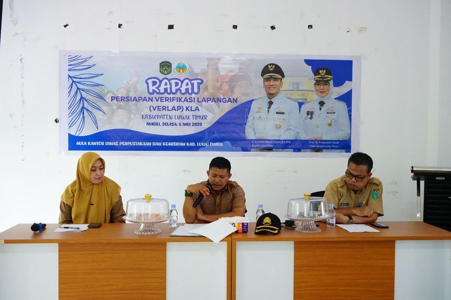 RAPAT -- Dinas Sosial, Pemberdayaan Perempuan dan Perlindungan Anak (Dinsos P3A) Pemkab Luwu Timur menggelar rapat Persiapan Verifikasi Lapangan (Verlap) KLA tahun 2024 yang dilaksanakan di Aula Kantor Dinas Perpustakaan dan Kearsipan Lutim baru-baru ini. 