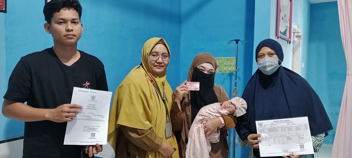INOVASI -- Dinas Dukcapil Kabupaten Luwu Timur kembali menunjukkan komitmennya dalam menghadirkan pelayanan prima dan inovatif kepada masyarakat, yang diberi nama "Ibu Pulang Bawa Akta Lahir" atau disingkat Ipbal. " 
