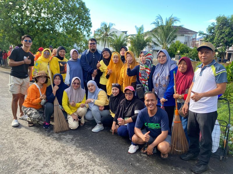 ist
SABTU BERSIH--Warga RW 13 Kelurahan Mappala, Kecamatan Rappocini menggelar giat kebersihan rutin bertajuk Sabtu Bersih, Sabtu (21/6) di sekitar area kanal Hertasning.
