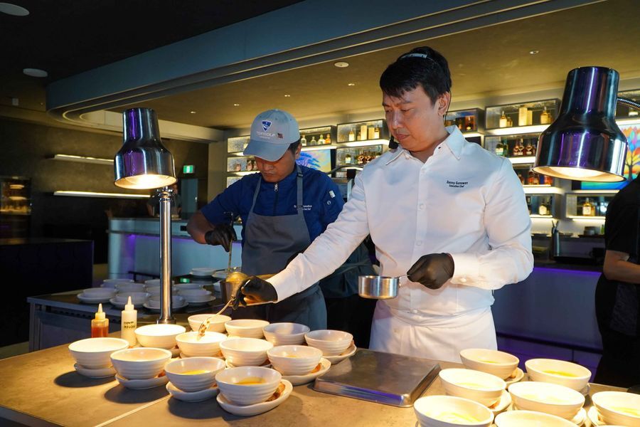 MENU -- Chef Denny Boy Gunawan membawa sentuhan keahlian yang menyatu dengan keberanian bereksperimen.
