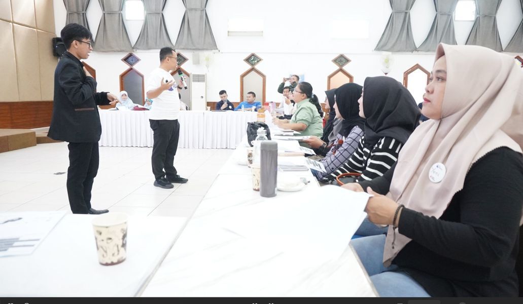 PELATIHAN -- Para penyandang disabilitas ketika mengikuti pelatihan yang dilaksanakan XLSMART.
