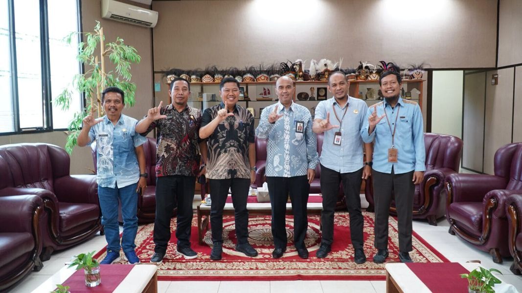 BINLUH -- Satuan Reserse Narkoba Polres Soppeng menggelar kegiatan Pembinaan dan Penyuluhan (Binluh) Anti Narkoba di SMAN 2 Soppeng, Kabupaten Soppeng. Rabu (18/6). 