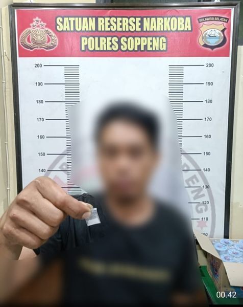 Pelaku W (30)