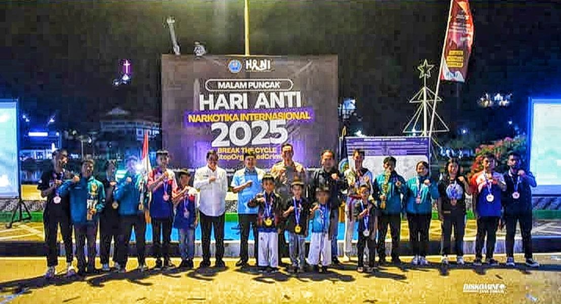 PERINGATI -- Badan Narkotika Nasional Kabupaten (BNNK) Tana Toraja memperingati Hari Anti Narkotika Internasional (HANI) di Plaza Kolam Makale baru-baru ini.
