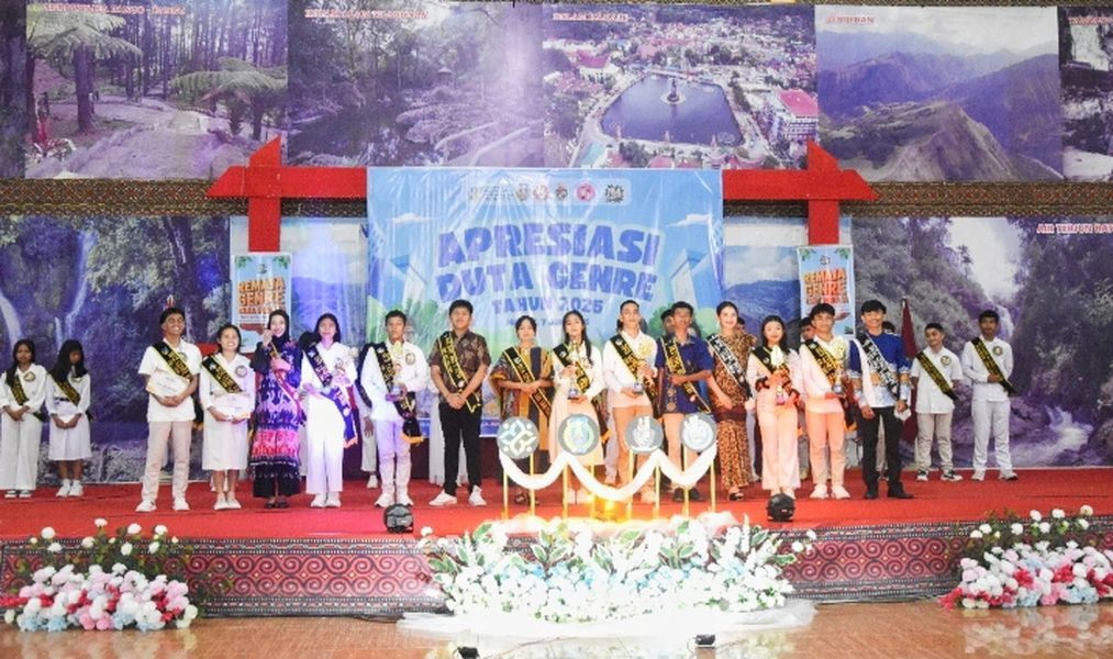 DUTA GENRE -- Bupati Tator Zadrak Tombeg menghadiri kegiatan  Duta Gerenasi Berencana (Genre) Tana Toraja yang digelar di Gedung Tammuan Mali' Makale, Sabtu (7/6). 
