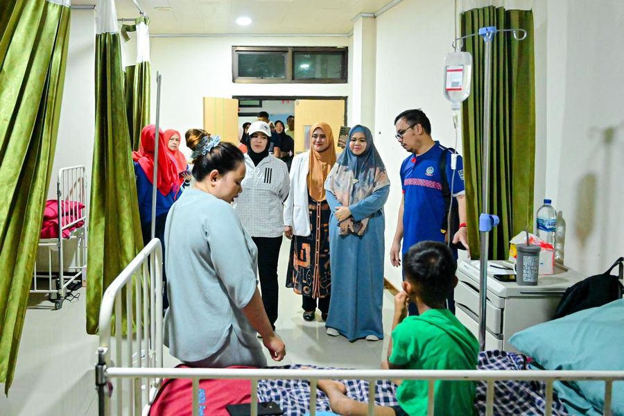 ist
SIDAK--Wakil Gubernur Sulsel, Fatmawati Rusdi, selama sepekan terakhir melakukan inspeksi ke berbagai fasilitas layanan kesehatan milik Pemprov Sulsel, seperti di RSUD Labuang Baji dan rumah sakit rujukan provinsi,Sabtu (21/6).
