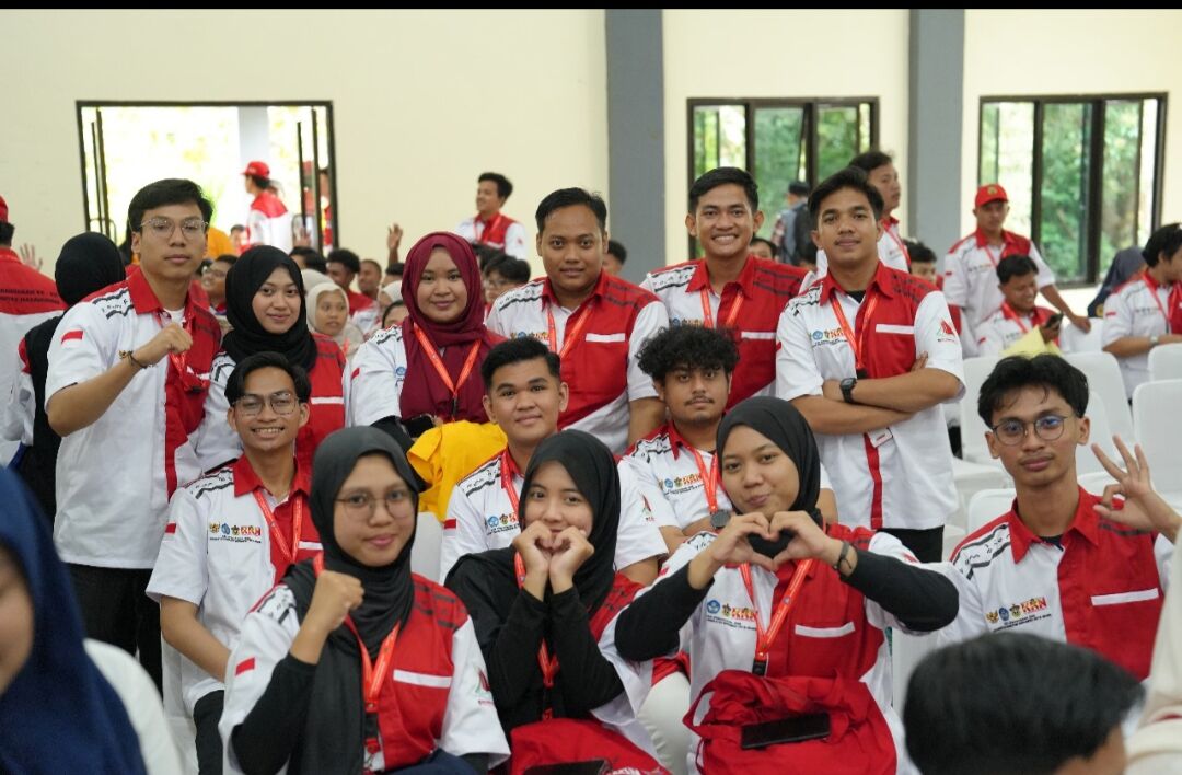 Mahasiswa peserta KKN Kebangsaan saat menghadiri pembukaan KKN Kebangsaan di Kabupaten Maros. 