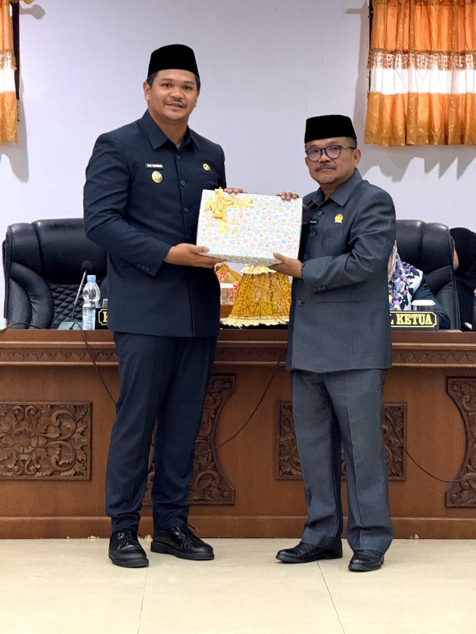 Bupati Bantaeng M Fathul Fauzi Nurdin menyerahkan RPJMD 2025-2029 dan Pertanggungjawaban APBD 2024 ke DPRD Bantaeng.