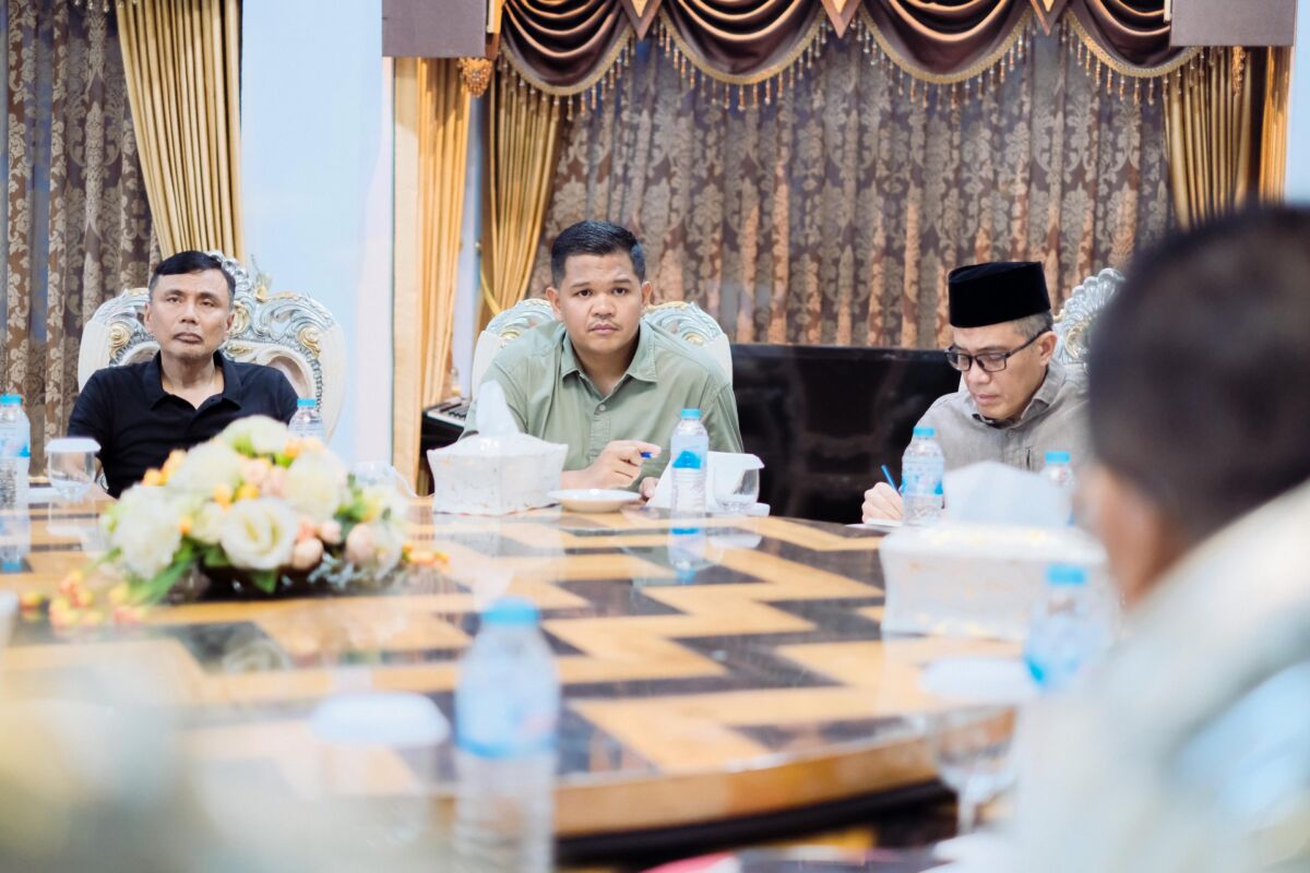 Bupati Bantaeng, M Fathul Fauzy Nurdin saat memimpin rakor Forkopimda membahas banjir di Bantaeng.