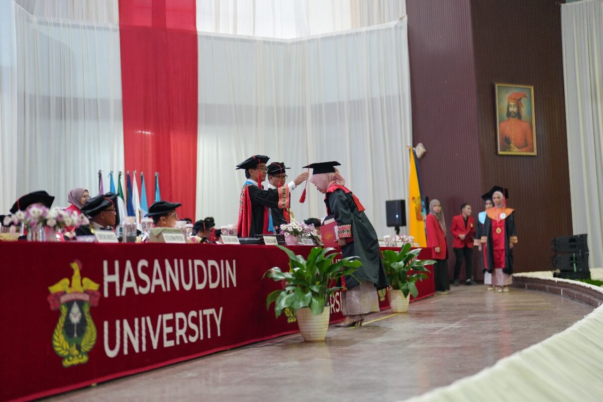 Pelaksanaan wisuda periode Juli 2025 di Baruga AP Petta Rani Unhas Tamalanrea.