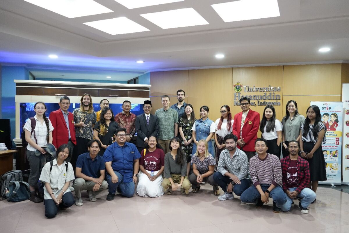 Rektor Universitas Hasanuddin, Prof. Dr. Ir. Jamaluddin Jompa, M.Sc., menerima kunjungan akademik para mahasiswa dan dosen University of Hawaii at Manoa, Jum’at (18/7/2025), pukul 08.00 Wita.