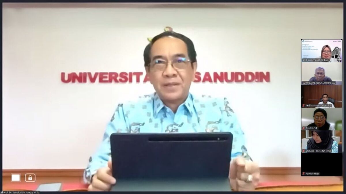 Rektor Unhas, Prof Jamaluddin Jompa membuka sosialisasi pembangunan ZI yang dilakukan secara daring. 