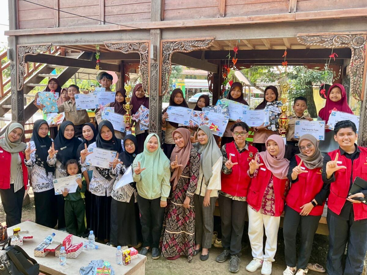 Mahasiswa KKN Unhas angkatan 114 menggelar berbagai lomba dalam rangka Hari Anak di Desa Belo, Kabupaten Soppeng.