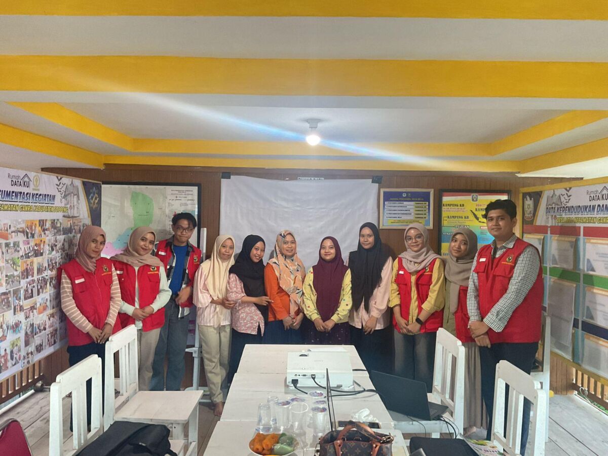 Mahasiswa KKN Tematik Literasi Gelombang 114 Universitas Hasanuddin (Unhas) menggelar kegiatan Sosialisasi Manajemen Koleksi Perpustakaan dan Penggunaan Aplikasi INLISLite di Rumah Data Desa Belo, Kecamatan Ganra, Kabupaten Soppeng, pada Rabu, (30/7/2025) sore.