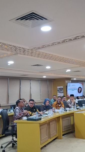 IST
TAMPIL--Bupati Sidrap H Syaharuddin Alrif, tampil dalam FGD bertajuk “Alternatif Pembiayaan Pembangunan Daerah, Municipal Bond” yang digelar DPD RI, Jumat (11/7).
