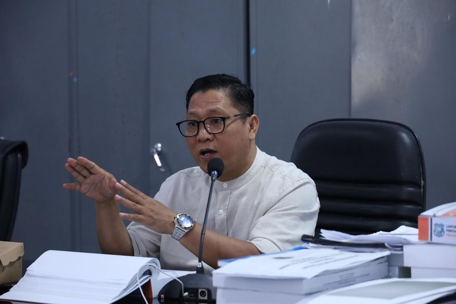 IST
BERI KETERANGAN--Wakil Ketua DPRD Bulukumba Fahidin HDK memberikan keterangan 
