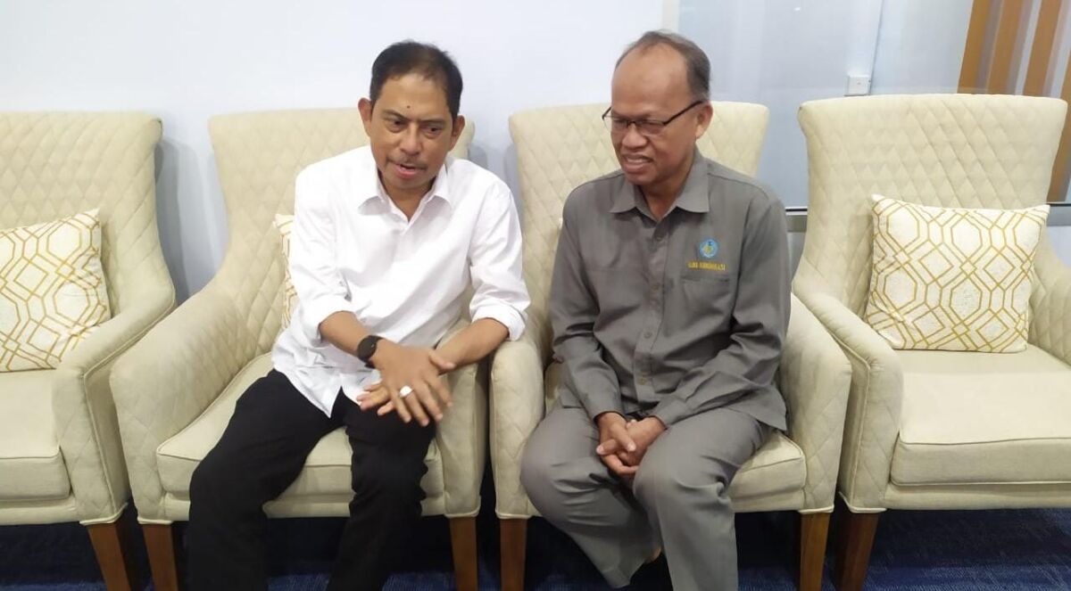 Kepala LLDikti Wilayah IX Dr. Andi Lukman (kiri).