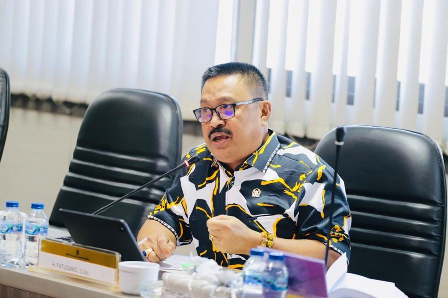 IST
BERI KETERANGAN--Anggota Fraksi Gerindra DPRD Sulsel H Patudangi Azis ketika memberikan keterangan  
