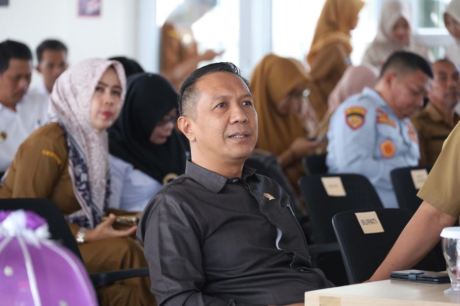 IST
MENHGADIRI--Politisi Gerindra Syahruni Haris ketika menghadiri salah satu kegiatan Pemkab Bulukumba di Gedung Pinisi, Senin (21/7).

